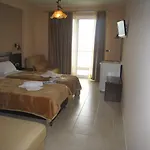 Otel 9 Queens 4*