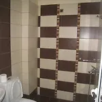 Otel 9 Queens 4*