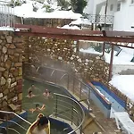 9 Queens Otel