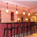 9 Queens Otel 4*