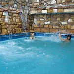 9 Queens Otel 4*