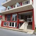 9 Queens Otel