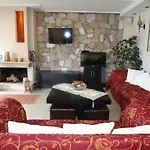 Otel 9 Queens 4*
