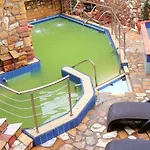 9 Queens Otel 4*
