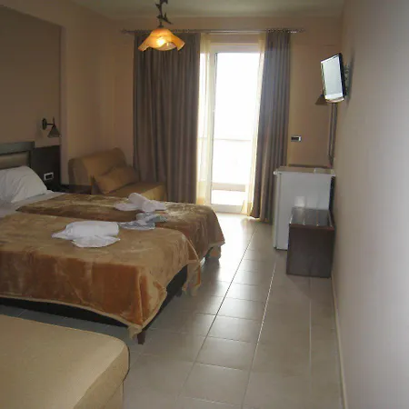 فندق 9 Queens 4*